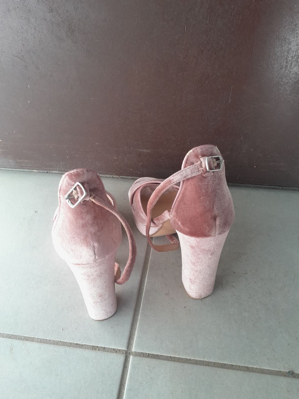 Scarpe da donna: Even&Odd Samt Highheels Rosa, Gr. 38. – Usato da Oberneunforn venduto da Urstin 1