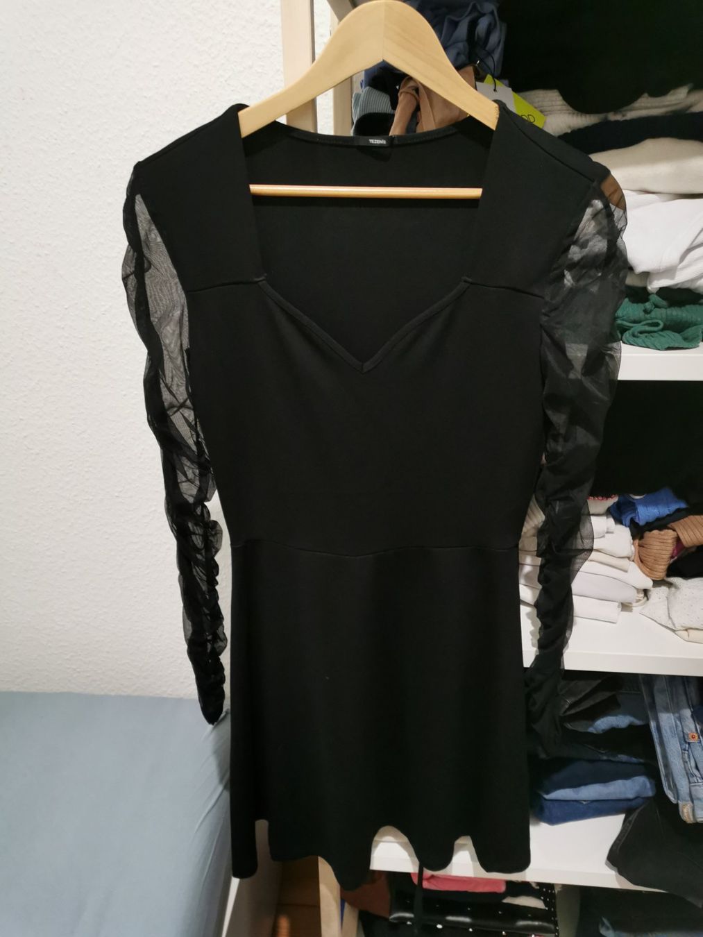 Vestiti: Robe noire – Usato da Fribourg venduto da chi_j8yw