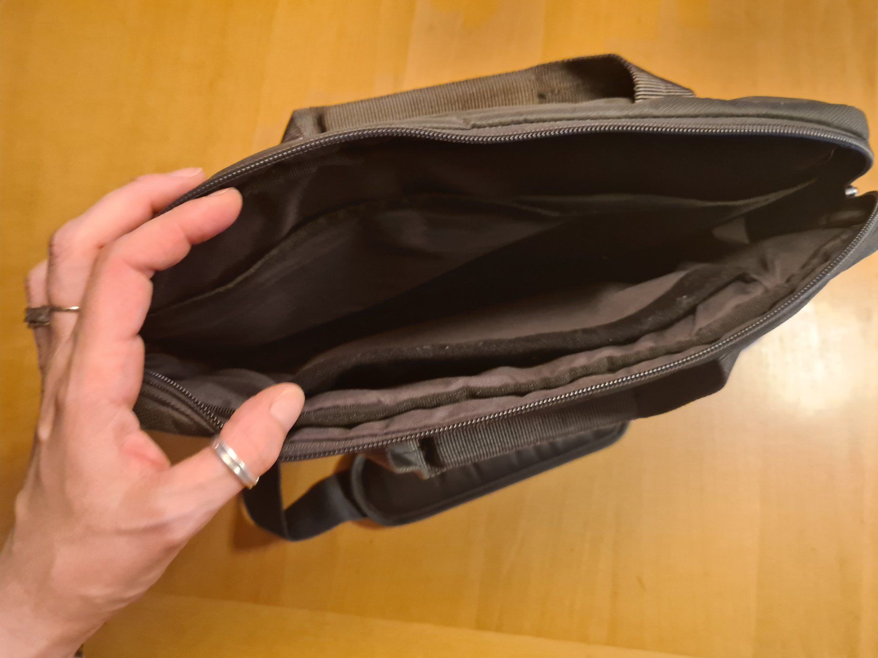 Borse: Sacoche pour ordinateur portable noire Case Logic – Usato da Nyon venduto da Dap_j77s 4