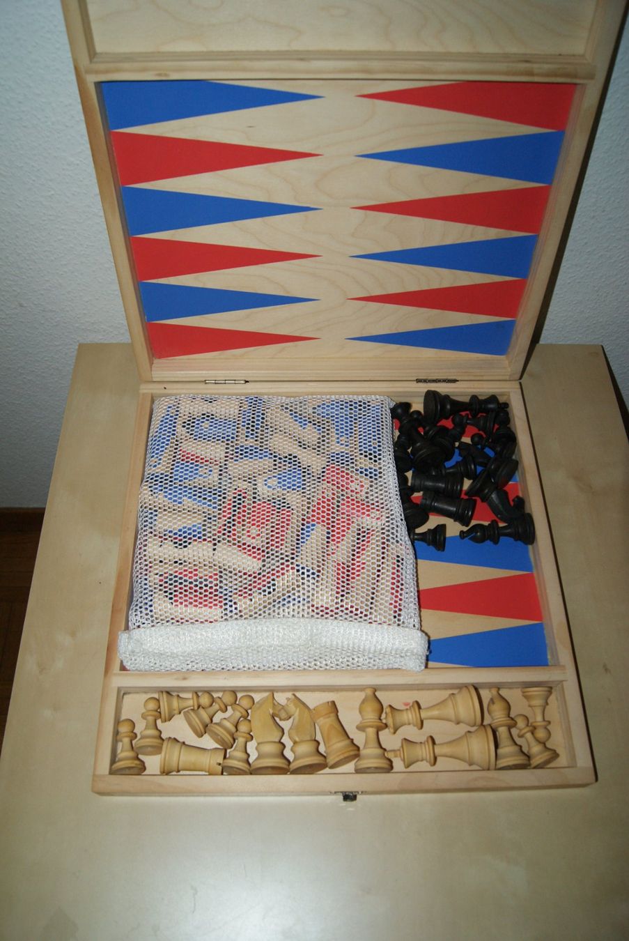 Jeux: Schachbrett-Box mit Staunton Figuren - PLUS – D'occasion à Zürich par Widi1 9