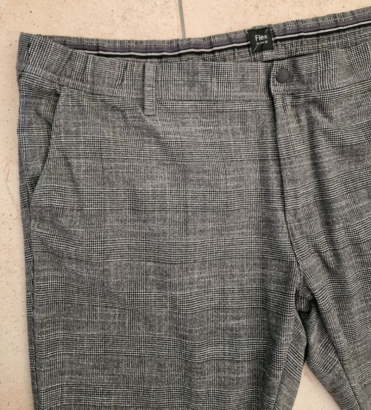 Pantaloni: Herren-Hose mit Karomuster in grau – Usato da Frutigen venduto da Maqua 1
