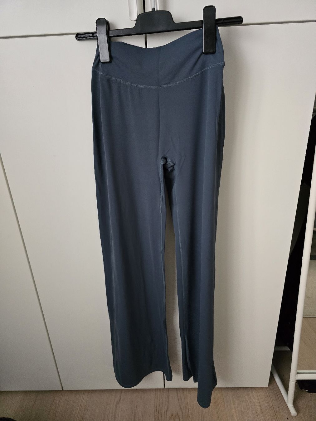 Leggings: Flared Leggings - Grösse S – Nuovo e nell'imballaggio originale da Rickenbach b. Wil venduto da Kth_v8
