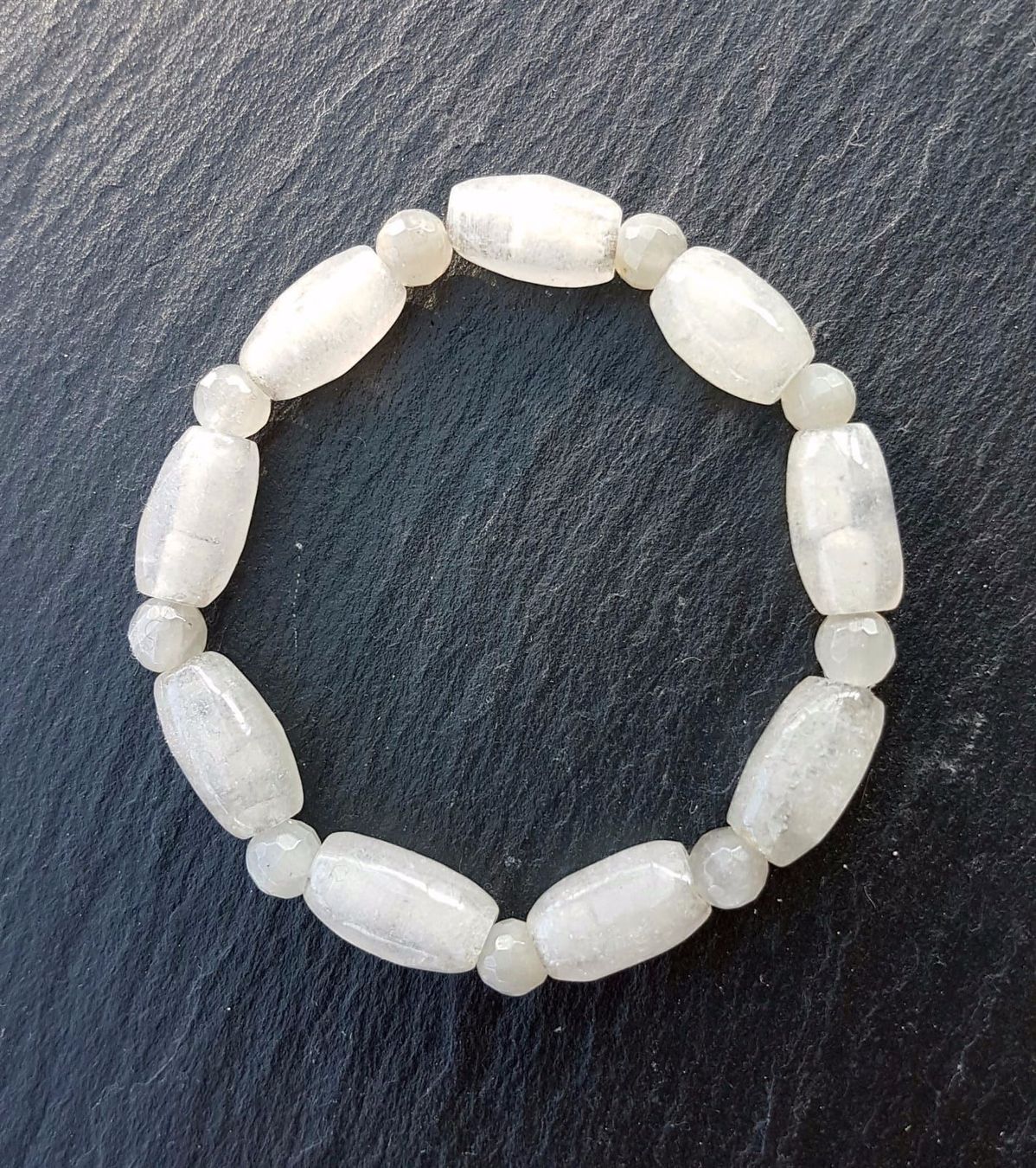 Bracciali & Braccialetti: Bracelet en pierres de lune – Nuovo e nell'imballaggio originale da Veyrier venduto da Leilazizou