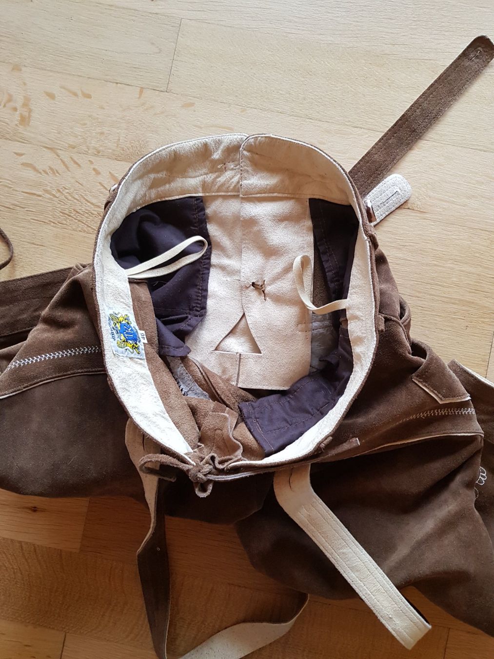 Pantalons: Trachten Lederhose Gr. 46 – D'occasion à Erlenbach ZH par wem_6f9c 5