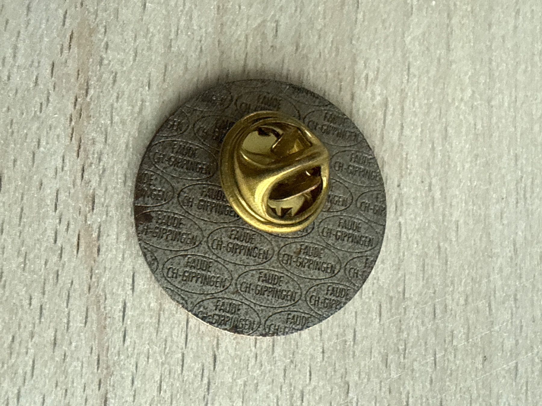 Plaketten & Abzeichen: Pin Eisstockschiessen Schweizer Meisterschaften 1995 – Gebraucht aus Glattbrugg von Schweigmatt 1