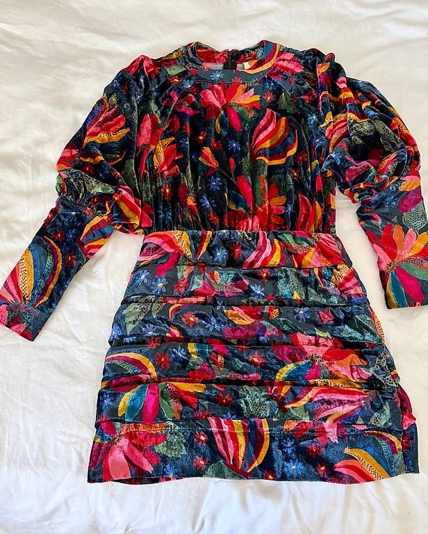 Robes: Farm Rio Samt-Minikleid Größe S – D'occasion à Oberwil-Lieli par hbailer