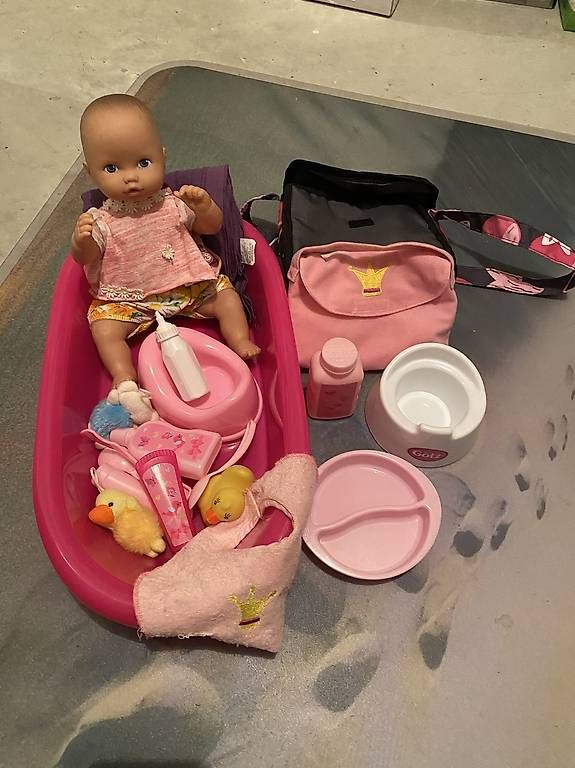 Bambole: Lot bébé, baignoire et accessoires – Usato da Grolley venduto da laitue_21
