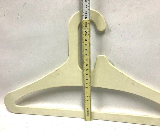Appendiabiti: 1 Kleiderbügel 70er weiss – Usato da Zürich venduto da gigimai67 2