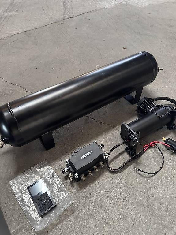 Tutti pezzi di ricambio auto: Luftfahrwerk inkl. Lufterzeugung BMW E46 – Usato da Buchs SG venduto da Ammo97 1
