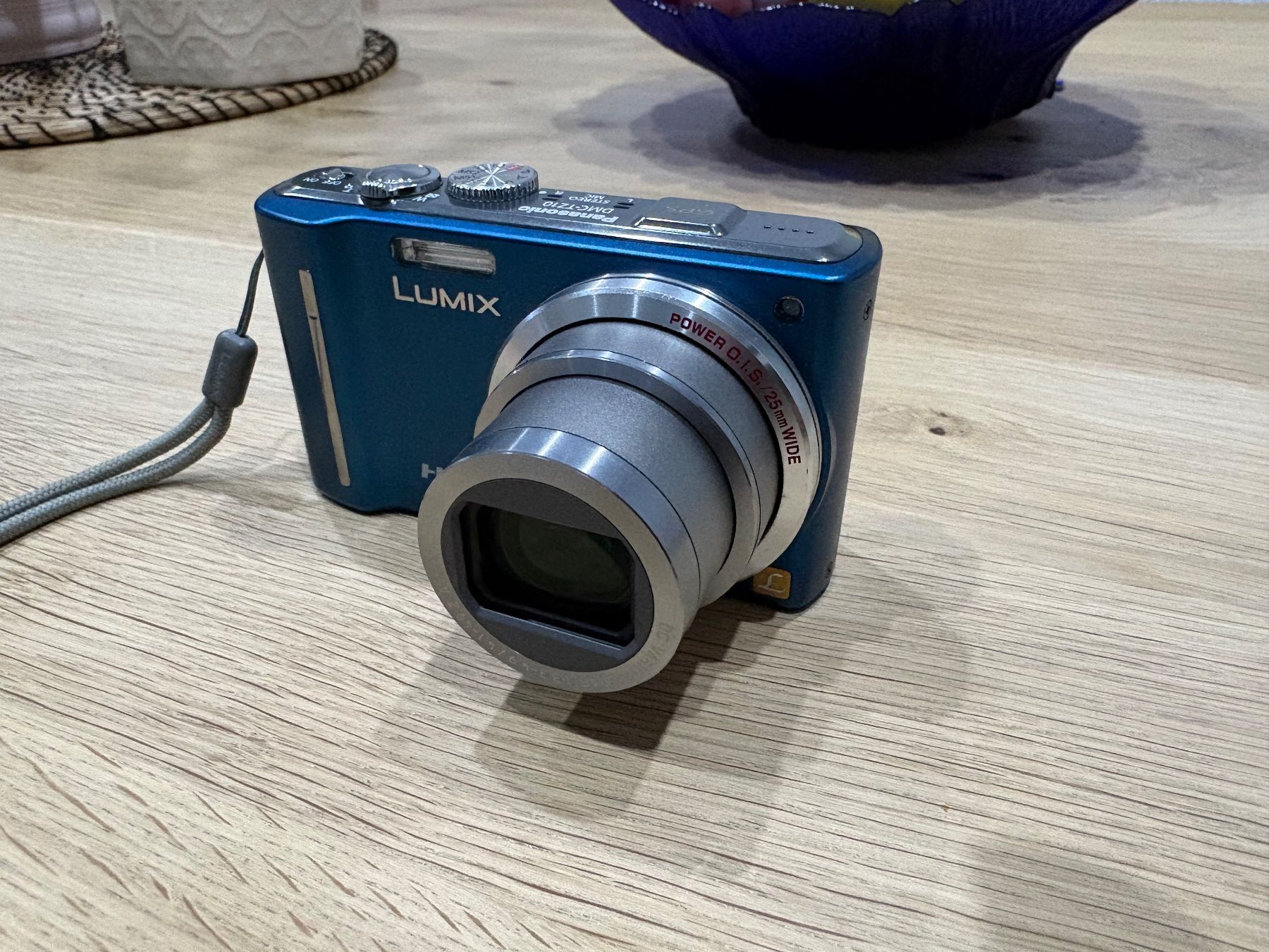 Panasonic Fotocamera: Panasonic Lumix DMC-TZ10 Digitalkameras – Usato da Lausen venduto da sen_jm7c 6