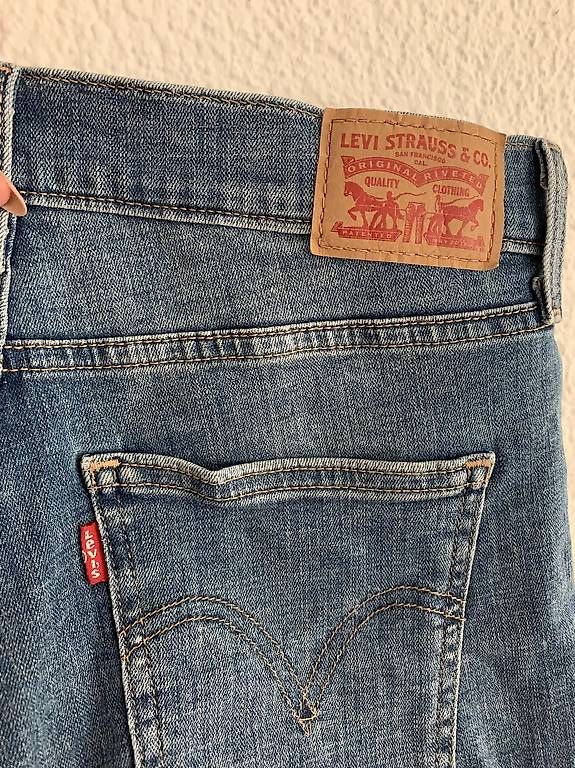 Levi's Jeans: Levi's Shorts Grösse 28 – Usato da Egerkingen venduto da TizianaG. 2
