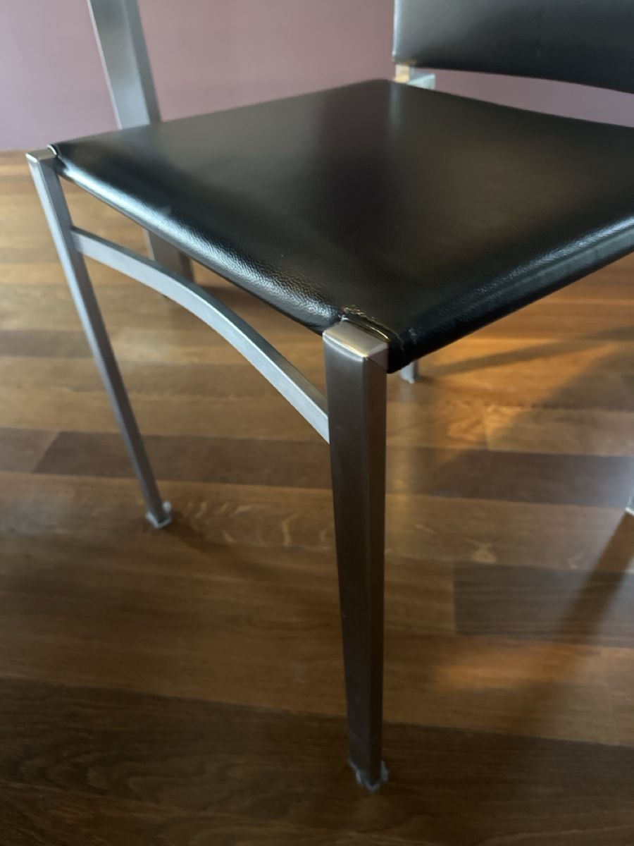 Stühle: Hutter Esszimmer Stühle Leder schwarz – Gebraucht aus Küttigen von ale_b8l6