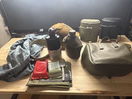 Set equipaggiamento militare svizzero vario usato