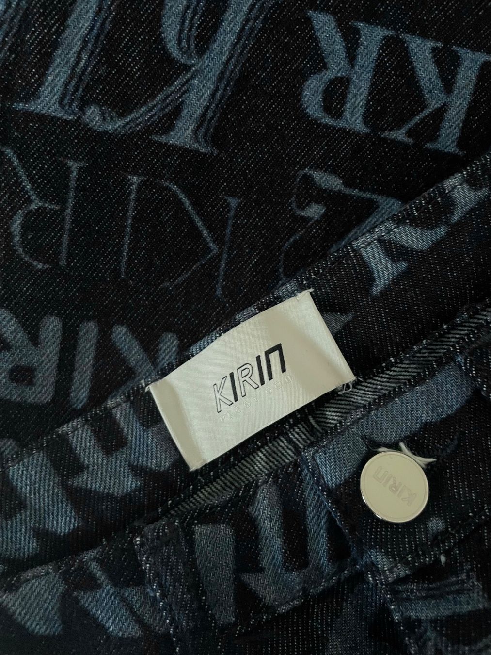 Jeans: Kirin logo pants, size 27 – Usato da Zürich venduto da daria_m 4