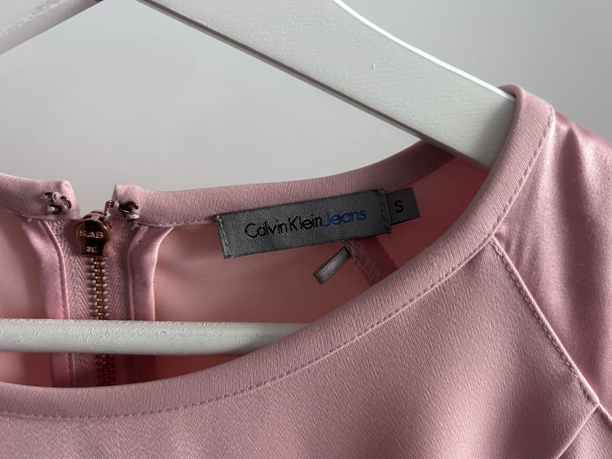Calvin Klein Kleider: Calvin Klein Kleid rosa Grösse S – Gebraucht aus Reichenburg von fathoma 2