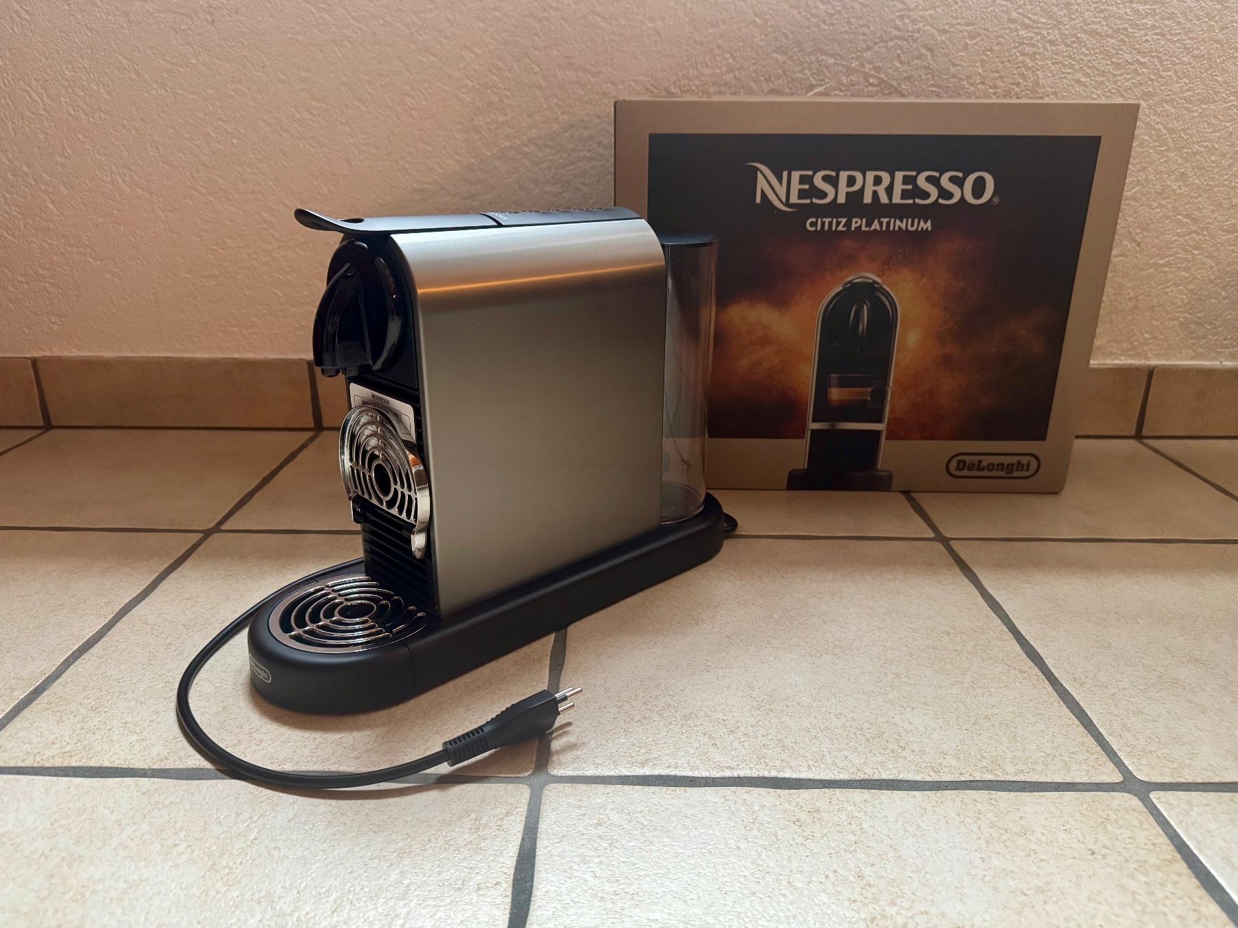 Nespresso Macchine per caffè & Macchine per espresso: Machine à café Nespresso Citiz Platinum DeLonghi – Nuovo e nell'imballaggio originale da Cressier FR venduto da arnoos