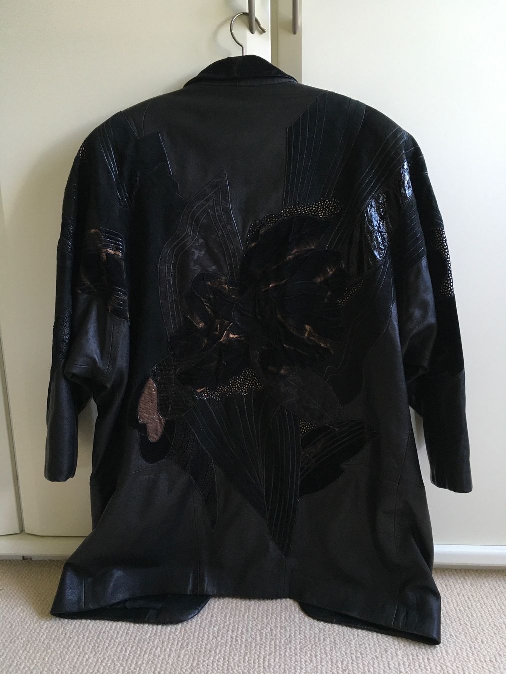 Jacken: Damen-Lederjacke mit Applikation Grösse 44/46 – Gebraucht aus Rheinfelden von Nerocorleone110 4
