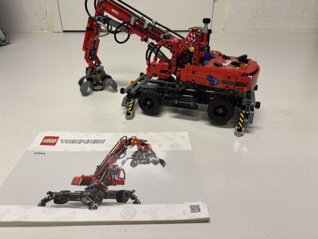 Lego Kit di costruzioni: Lego 42144 Umschlagbagger Lego Technics – Usato da Aarau venduto da Sasa75