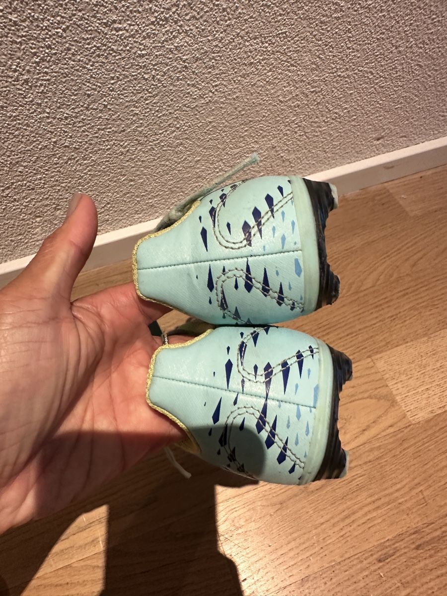 Scarpe per ragazzi: Fussballschuhe 33 – Usato da zug venduto da saliviolyn 1