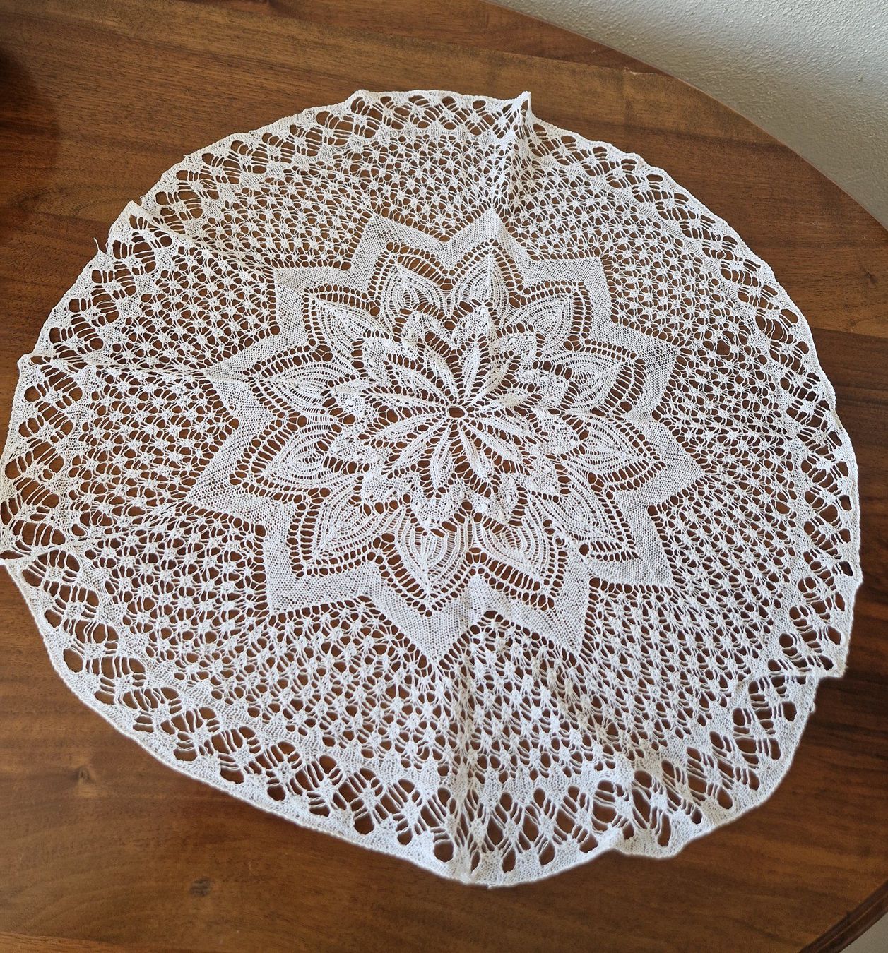 Autre linge de table: Deckeli rund Spitze handgefertigt – D'occasion à Bern par Antikbatik