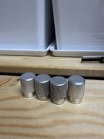 4 Stück Ventilkappen Metall geriffelt Silber gebraucht
