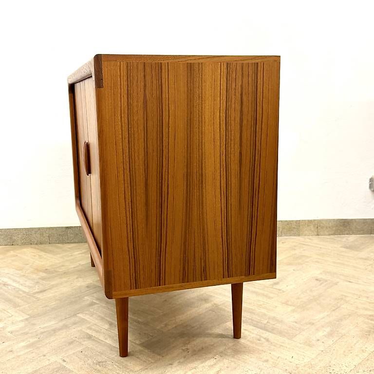 Cassettiere: Mid Century teak Sideboard by DYRLUND – Usato da basel venduto da vintory.ch 4