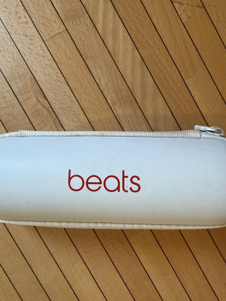 Beats Casse acustiche: Beats by Dre Headphones Case - Pristine Condition! – Usato da Flumserberg tannenboden alp venduto da pedroredshoes 4