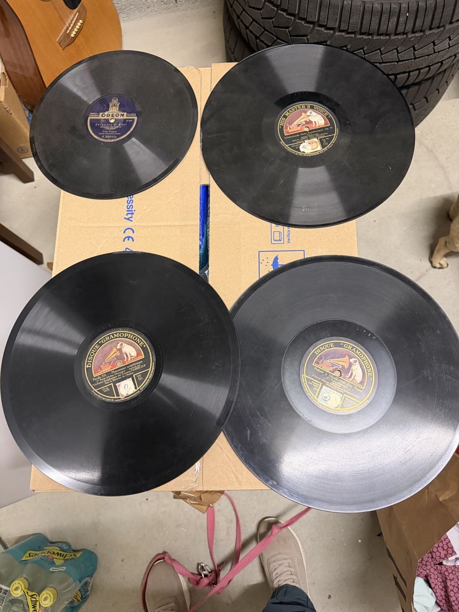 Giradischi: Ancien gramophone – Usato da Botyre (Ayent) venduto da Claude-EvelyneS 5