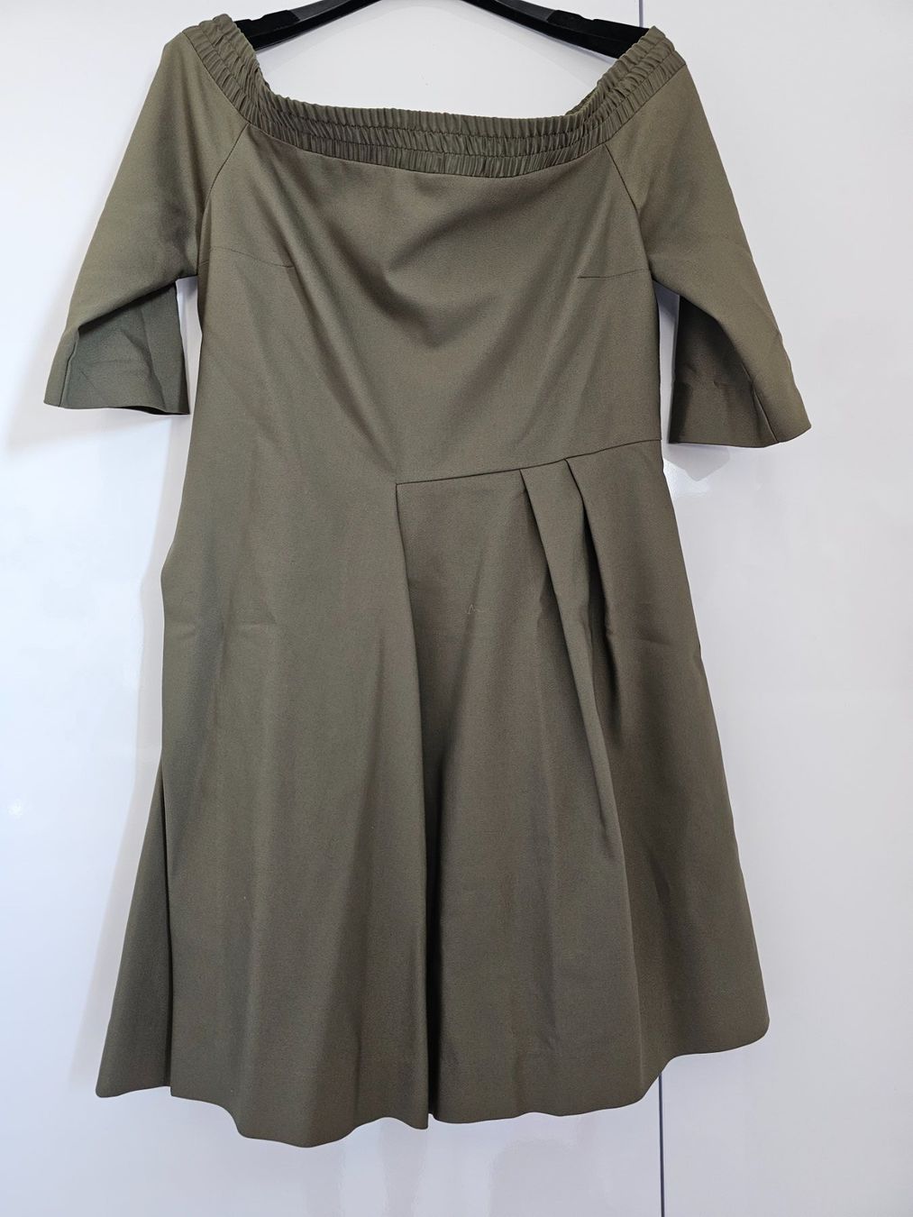 Kleider: Robe Kaki "Cop-Copine" Originale, avec une encolure bateau. – Gebraucht aus Basel von Paloma6261