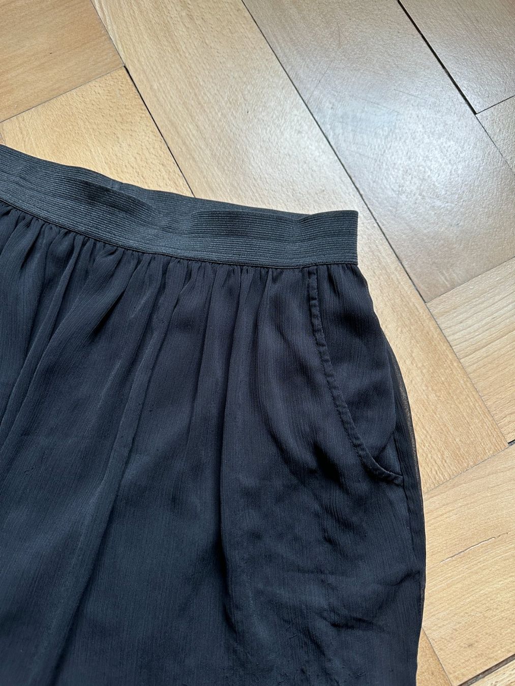 Stradivarius Jupes: STRADIVARIUS - Chiffonrock schwarz S – D'occasion à Zürich par Diazaio 1