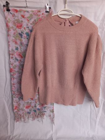 Pull rose et écharpe fleurie Taille 38