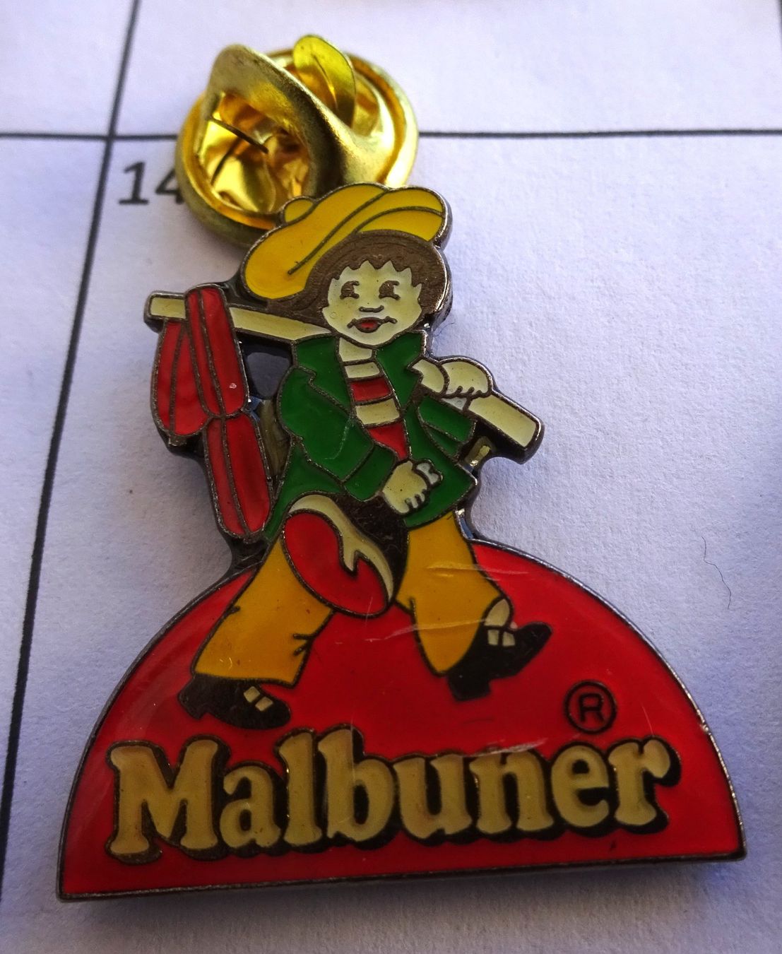 Plaketten & Abzeichen: Pin MALBUNER Knabe mit Salami – Gebraucht aus Utzenstorf von BUtter81