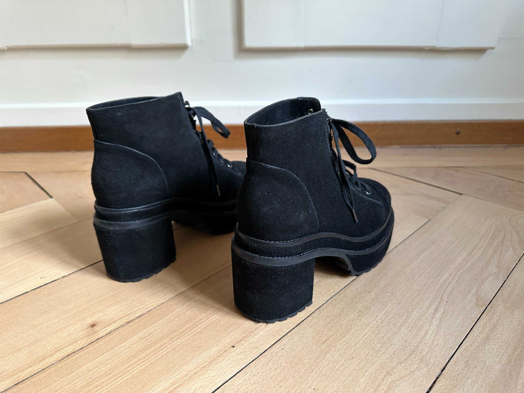 Chaussures femmes: CULT GAIA - Wildleder Stiefelette schwarz 35 – D'occasion à Zürich par Diazaio 2