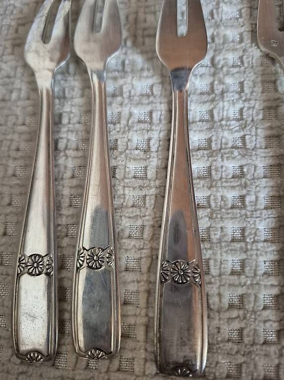 Forchette: Fourchette à escargitsvintage, fourchettes argentées, 12 pcs – Usato da Les Rasses venduto da bla_c5x8 2