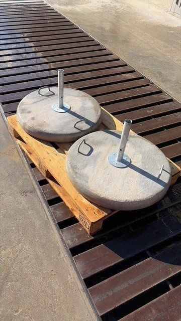 Sonstiges: Sockel zu Sonnenschirm – Neu (gemäss Beschreibung) aus Buttisholz von chr_2t7s 1