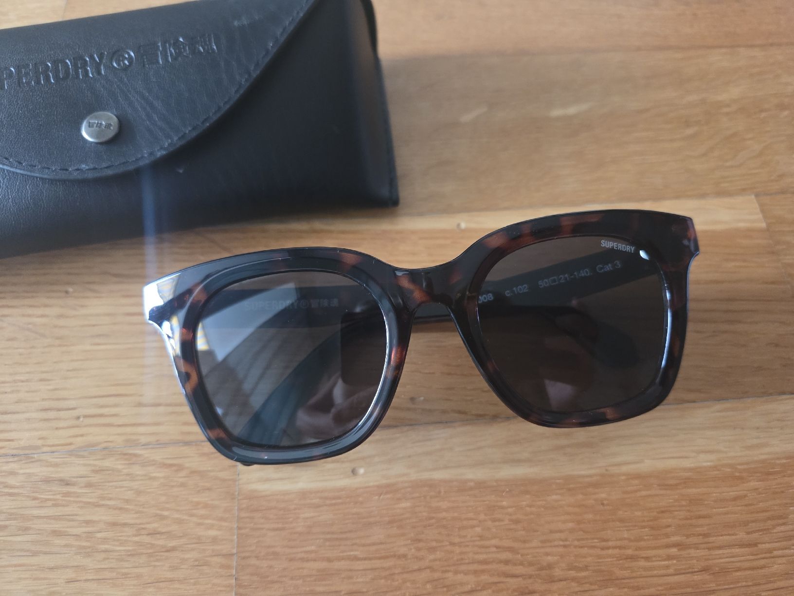 Superdry Lunettes & Verres: Superdry Sonnenbrille  – D'occasion à Port par Darialina