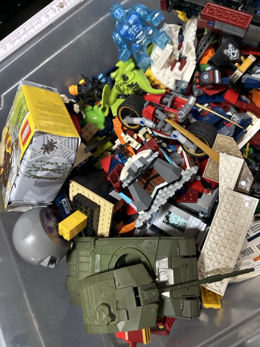 Lego Jouets: Lego Bausteine und Figuren – D'occasion à Biberist par beat-gubler 1