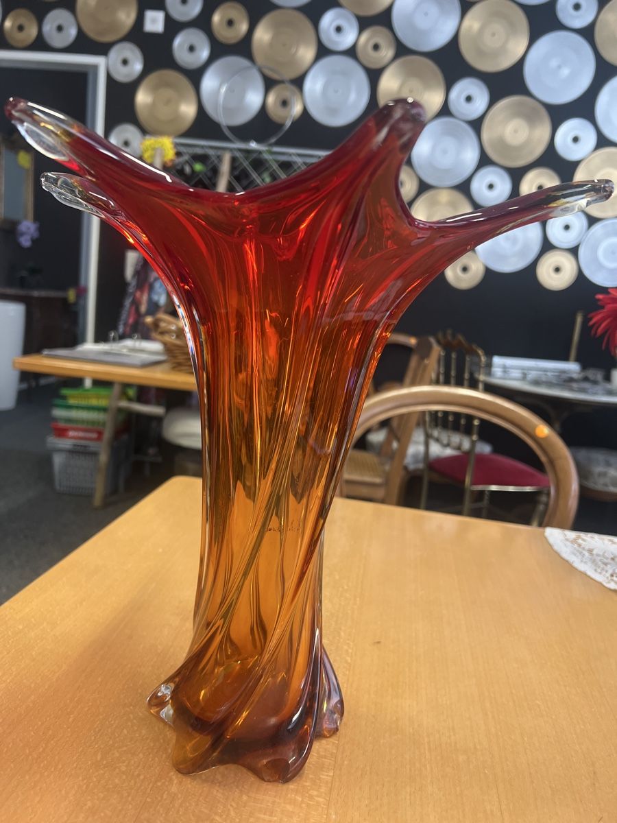 Murano Vasen & Gefässe: Wunderschöne Murano Glasvase, rot-orange, 30cm hoch – Gebraucht aus Rorschach von TrendyDeals 1