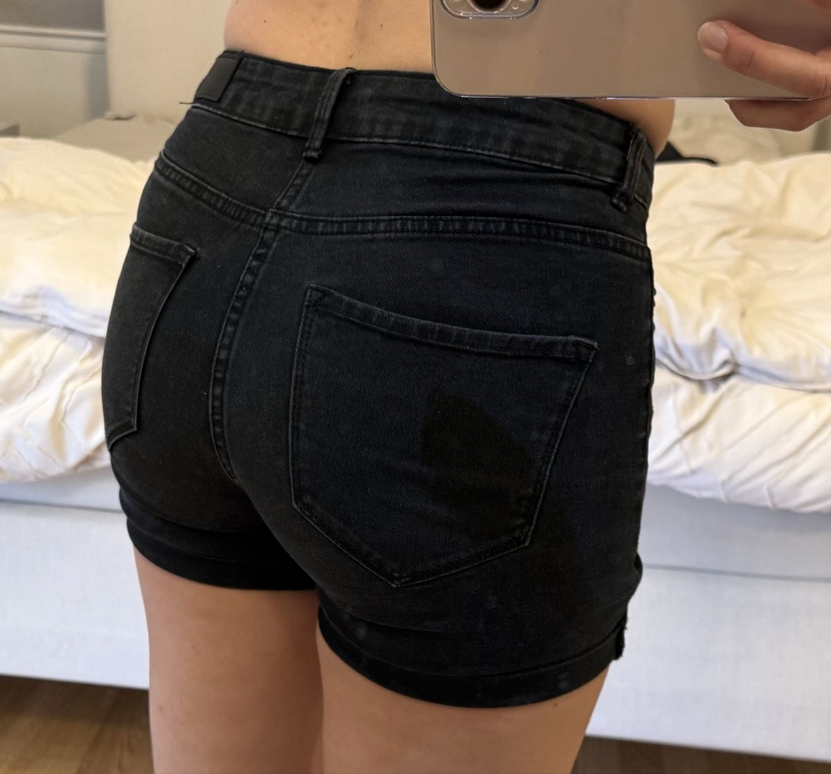 Jeans: Hotpants Jeans schwarz - Grösse: S – Usato da Oberhofen Thun'see venduto da ClaudiaKelesh 1