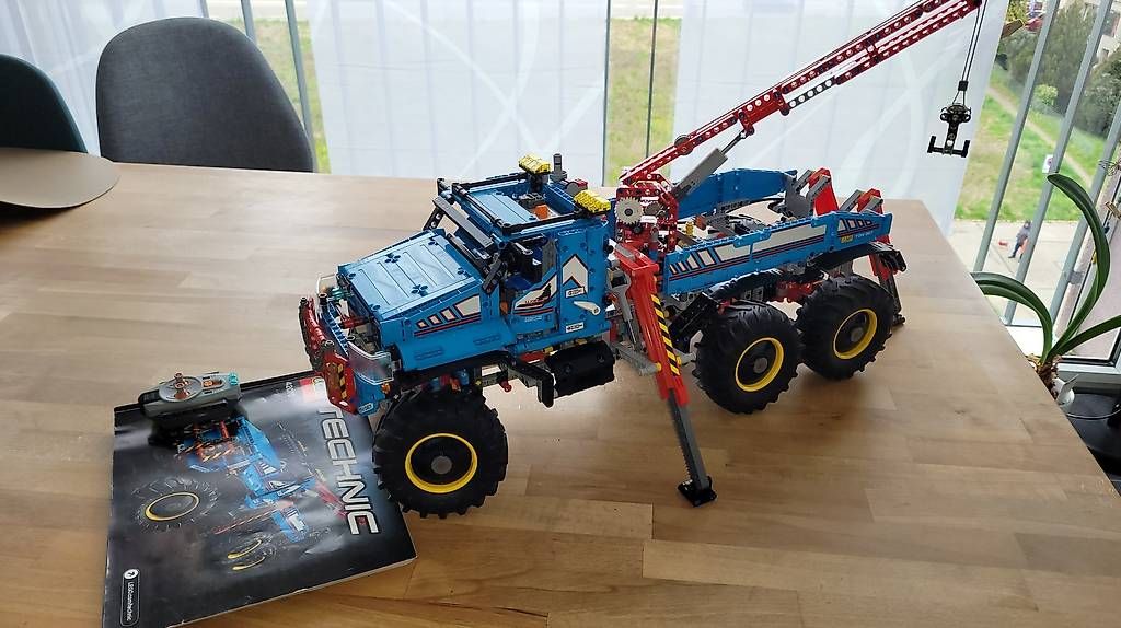 Lego Kit di costruzioni: Allrad-Abschleppwagen 42070 – Usato da Olten venduto da Einwegparadies