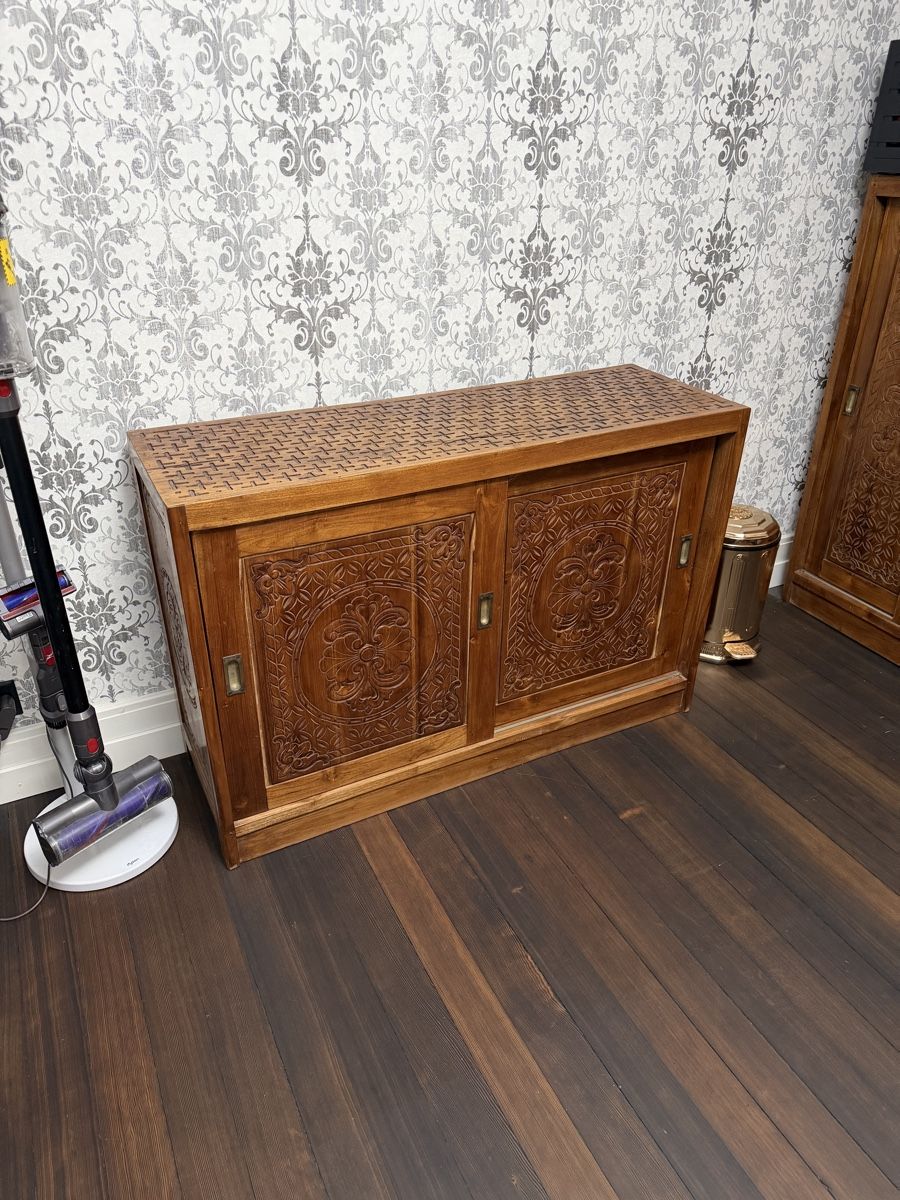 Cassettiere: Antike Holzkommode / Sideboard mit Schnitzereien – Usato da Strengelbach venduto da KW. 6