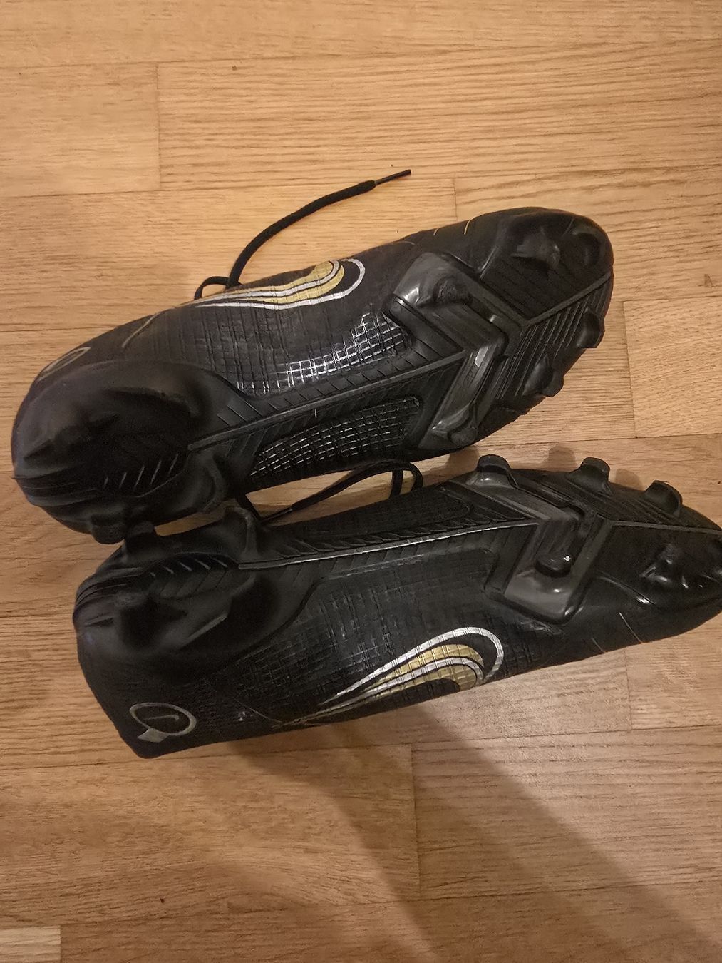 Nike Scarpe per ragazzi: fussball schuhe – Usato da Heerbrugg venduto da aar_jlq5 1