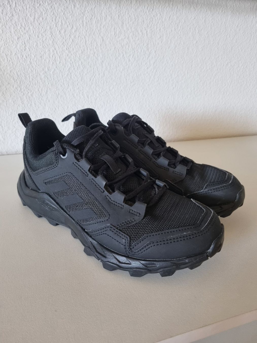Adidas Scarpe da donna: Adidas Terrex Gr 38 2/3 schwarz NEU – Nuovo (secondo la descrizione) da Frauenfeld venduto da Tausret