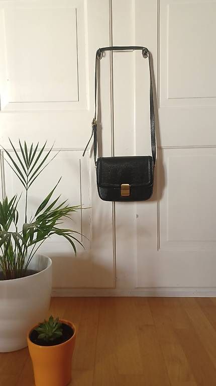 Sacs femmes: Mango Tasche  Schwarz Umhängetasche – D'occasion à Burgdorf par Damlaflugel 1