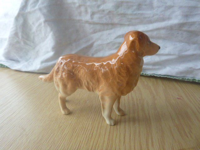 Figuren: Porzellanhunde – Gebraucht aus Neu St. Johann von Isputnik