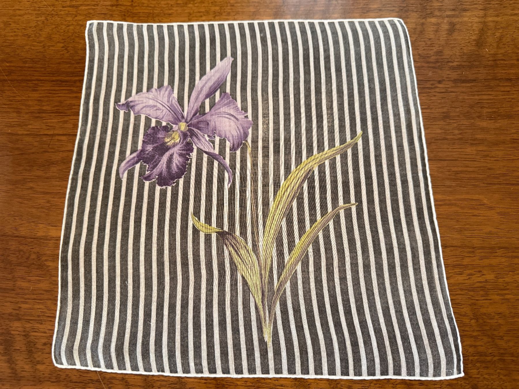 Altro in  Abbigliamento & Accessori: Taschentuch gestreift mit Orchidee – Usato da Erstfeld venduto da Mario_boe0 1