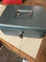 Geldkassette Metall blau mit Schlüssel gebrauchter Zustand