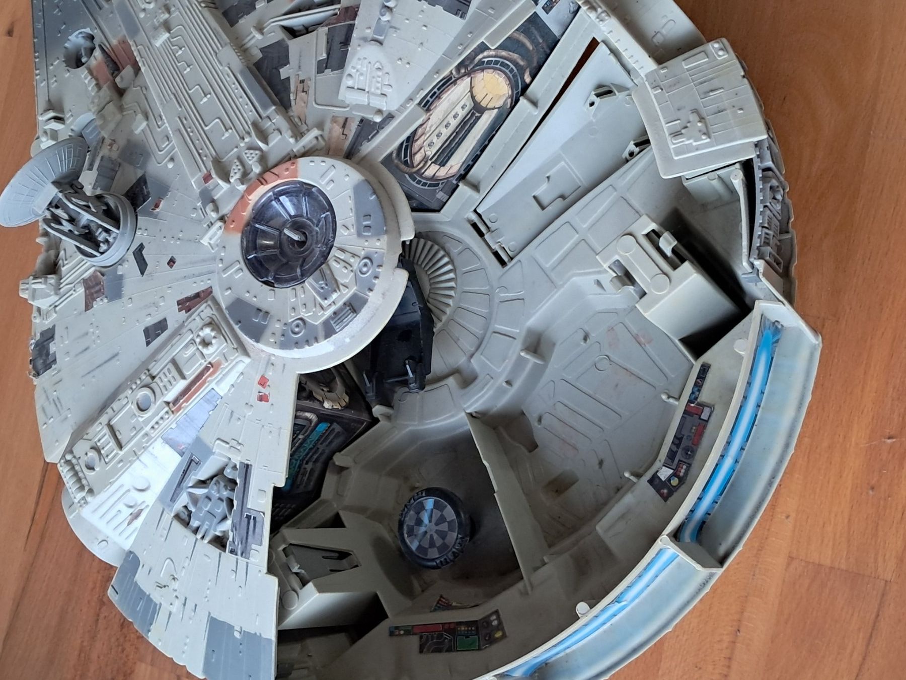 Star Wars Jouets: Millenium Falcon Star Wars vintage 1995 – D'occasion à Treyvaux par sci_y6wk 1