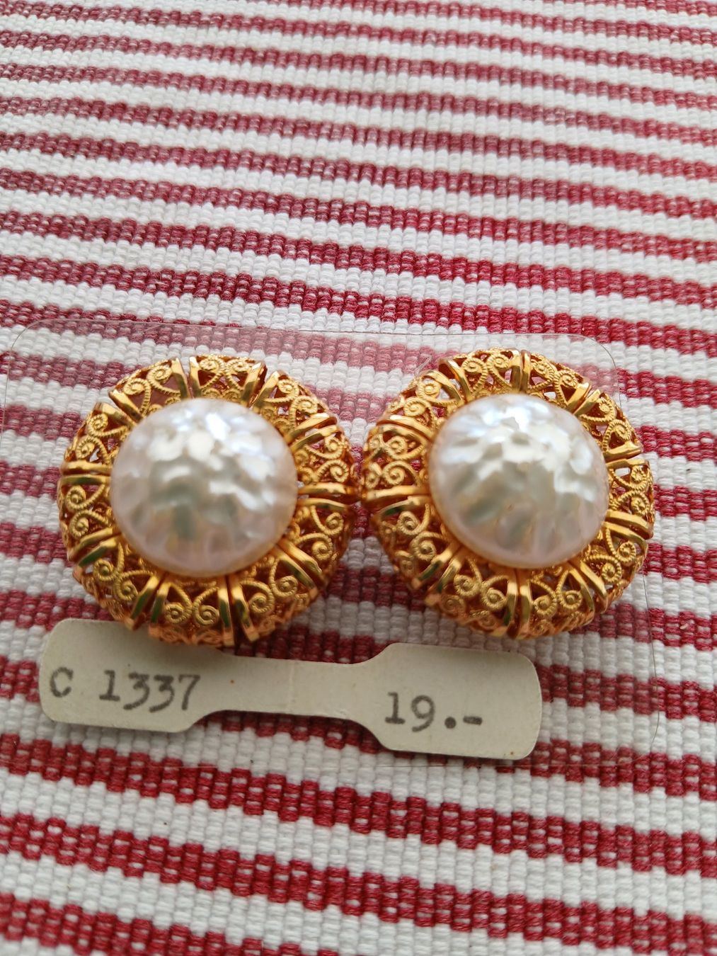 Boucles d'oreille: Ohrklips, goldig, mit Perle – Neuf (Voir description) à Zug par flormita