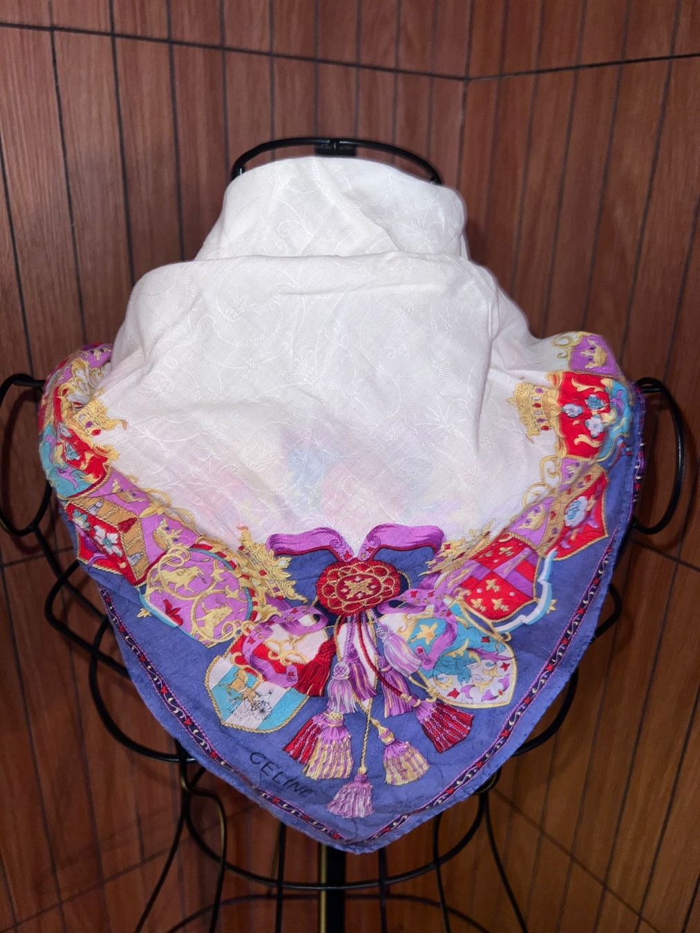 Celine Foulard & Sciarpe: CELINE Vintage Tuch Wappen 50x50 – Nuovo (secondo la descrizione) da Winterthur venduto da Dejv 1